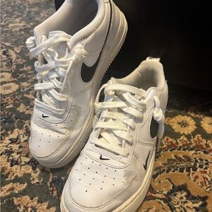 Nike White and Black Sneakers